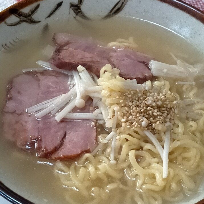 ごま油香る～☆えのき＊焼豚＊ごまの塩ラーメン♪